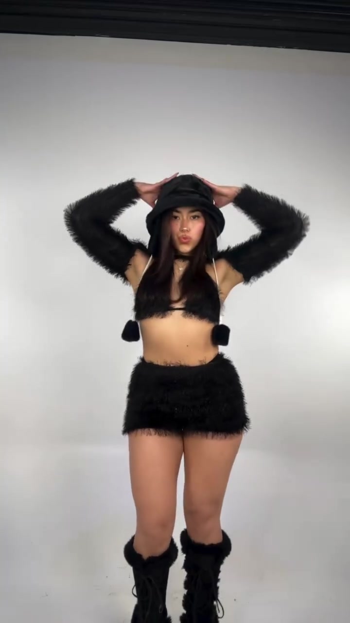 Cathy Cakes Aka CathyCakes Showing Off Her Sexy Figure