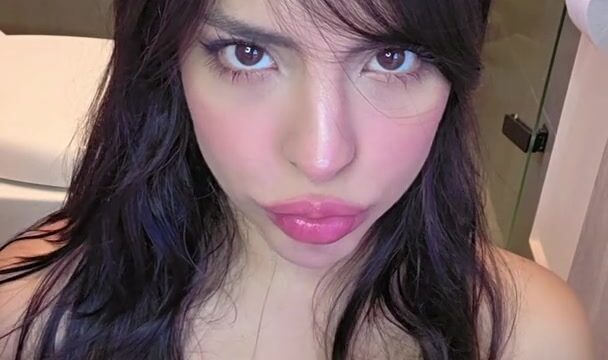 Kasumi Gumi Masturbates Naked With A Dildo In The Bathroom