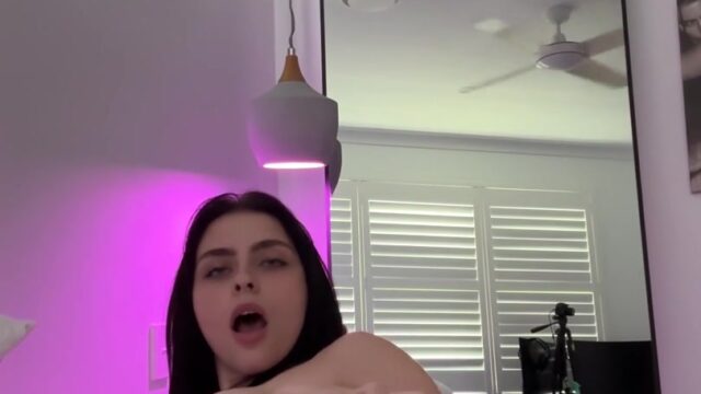 Lauren Hamden Loves Playing With A Dildo Using Her Wet Pussy
