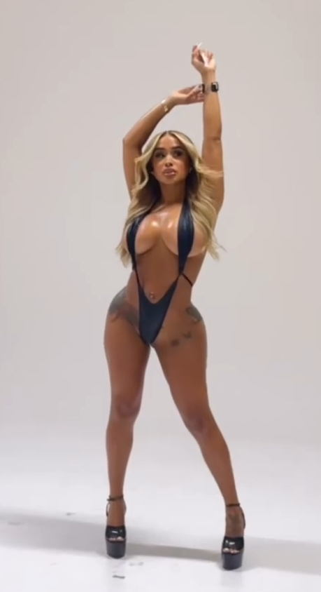 Dream Doll Aka DreamDoll Nude Shows Off Her Sexy Body